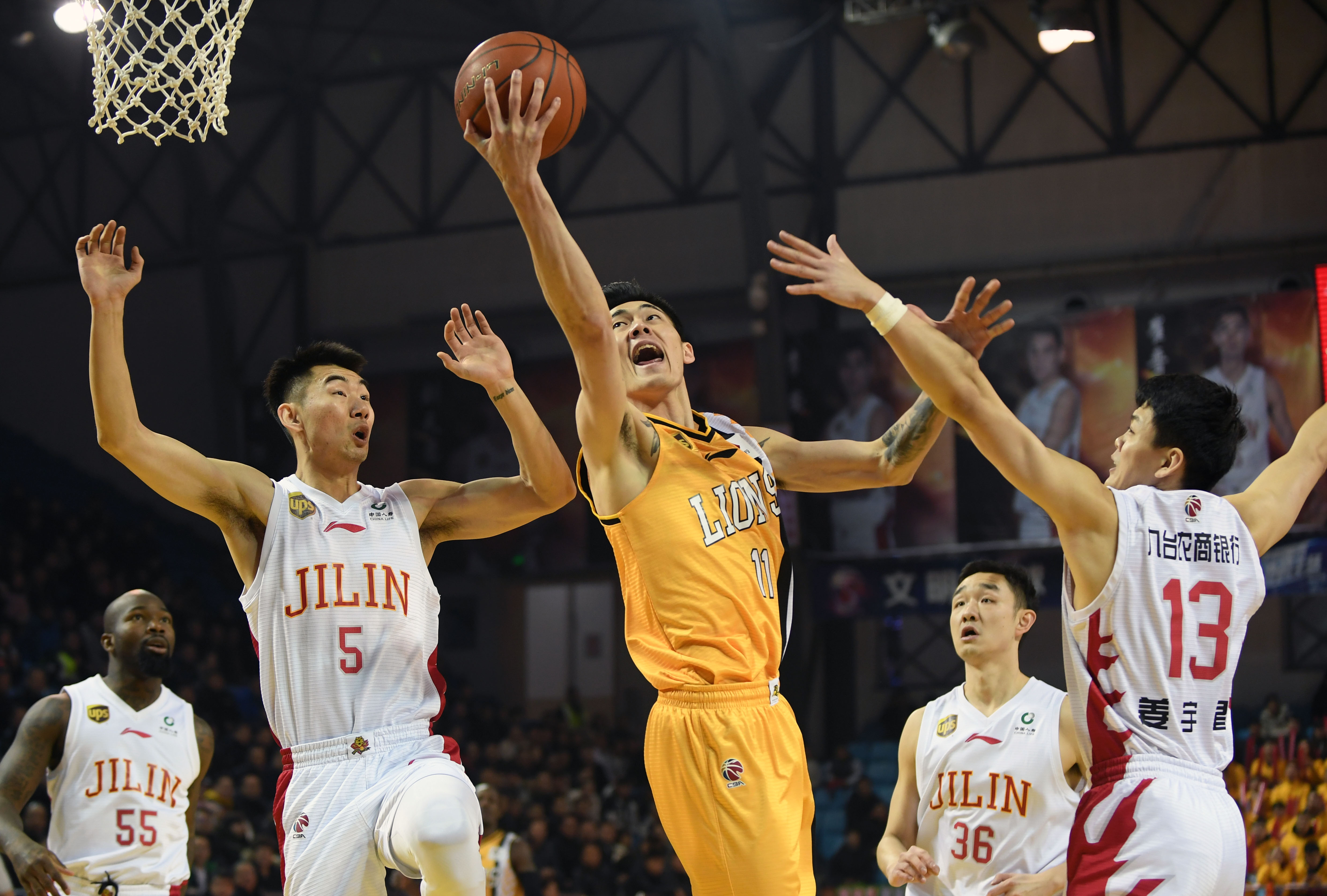 恩多耶从右 恩多耶从右